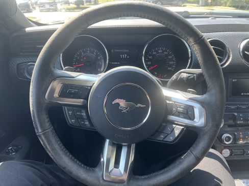 Used 2017 Ford Mustang Coupe RWD image 15
