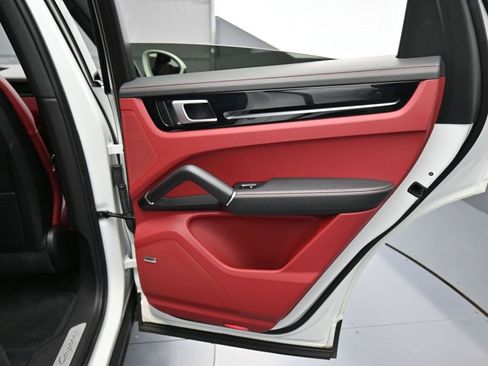 Certified 2022 Porsche Cayenne E-Hybrid Coupe image 27