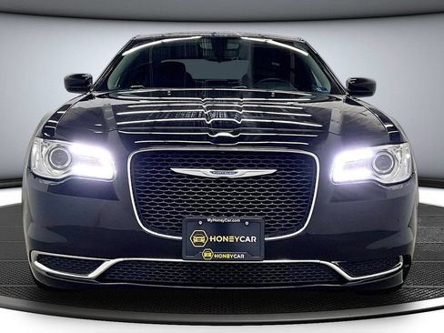 Used 2023 Chrysler 300 Touring AWD/4WD image 2