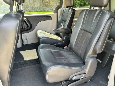 Used 2019 Dodge Grand Caravan SXT FWD image 17