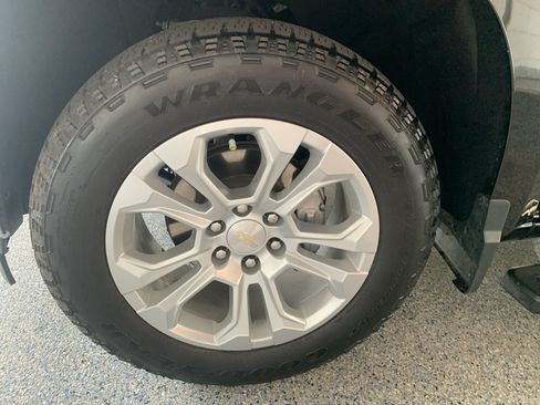 Used 2023 Chevrolet Silverado 1500 LTZ AWD/4WD image 32