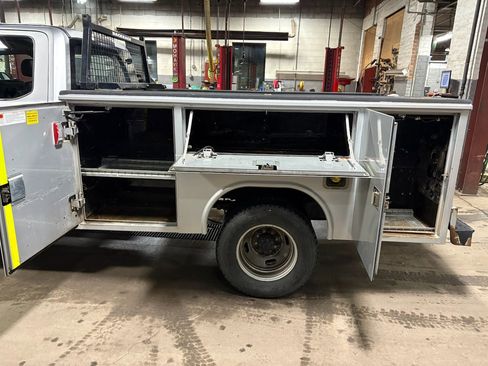 Used 2018 Ford F350 XL w/ Power Equipment Group image 8