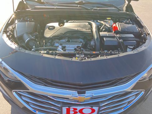 Used 2019 Chevrolet Malibu LT w/ Driver Confidence Package image 3