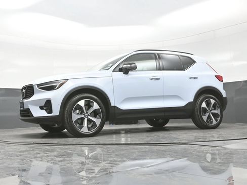 Used 2026 Volvo XC40 B5 Plus AWD/4WD image 25