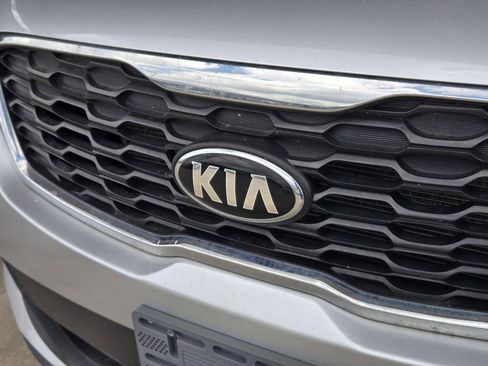 Used 2019 Kia Sorento FWD w/ LX Convenience Package image 4