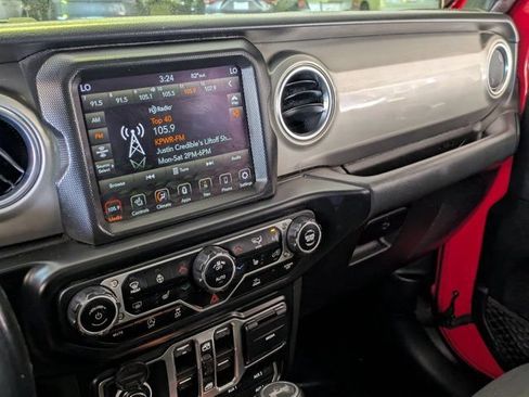 Used 2022 Jeep Wrangler Unlimited Sahara w/ Cold Weather Group AWD/4WD image 15