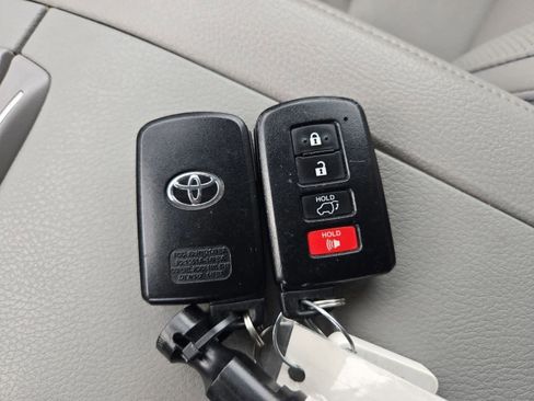 Used 2019 Toyota Highlander Limited AWD/4WD image 37