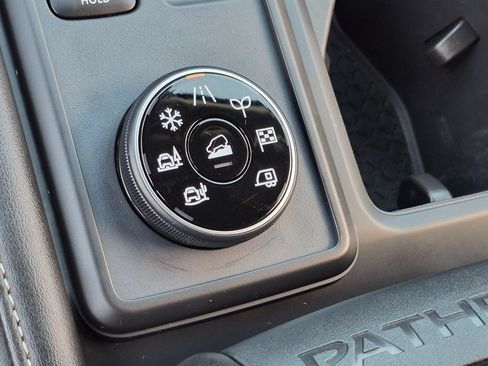 Used 2025 Nissan Pathfinder S AWD/4WD image 20