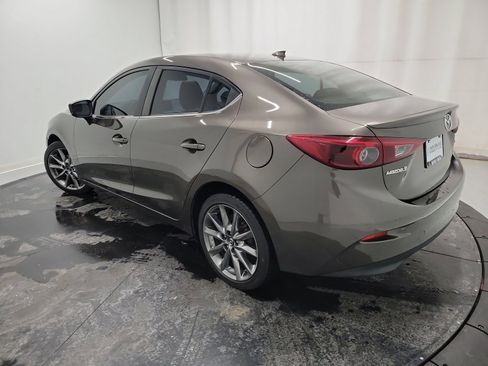 Used 2018 MAZDA MAZDA3 Grand Touring image 6