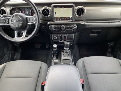 Used 2022 Jeep Wrangler Unlimited Sahara AWD/4WD image 15