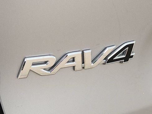 Used 2023 Toyota RAV4 XSE AWD/4WD image 12