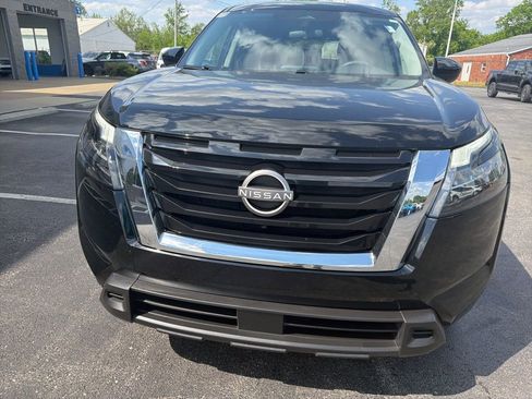 Used 2023 Nissan Pathfinder S FWD image 8