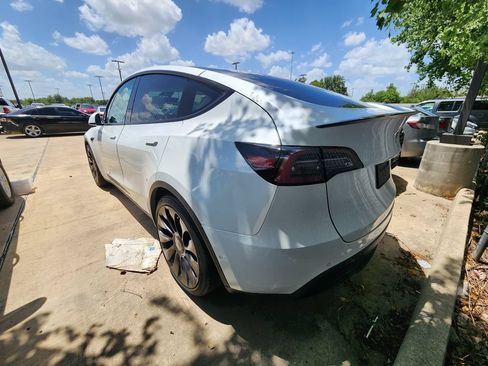 Used 2022 Tesla Model Y Performance AWD/4WD image 5