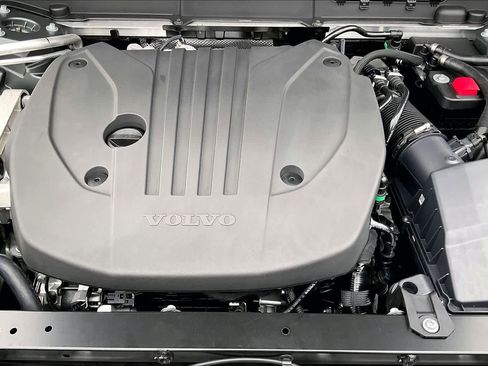 New 2026 Volvo XC60 B5 Ultra w/ Climate Package PRO image 13