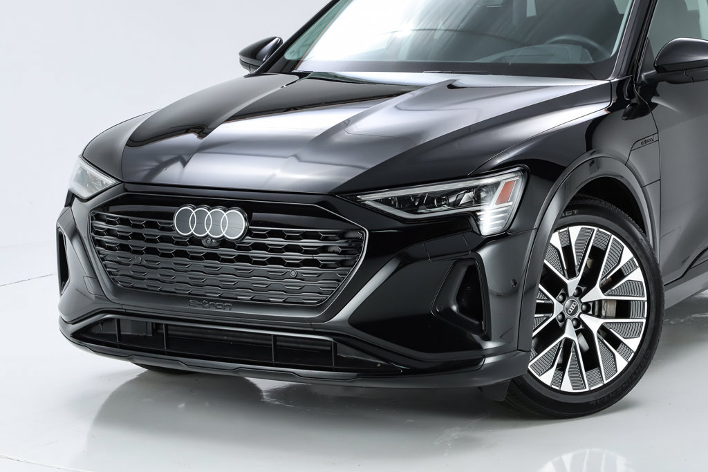 Used 2024 Audi Q8 e-tron Prestige w/ Prestige Package AWD/4WD image 3