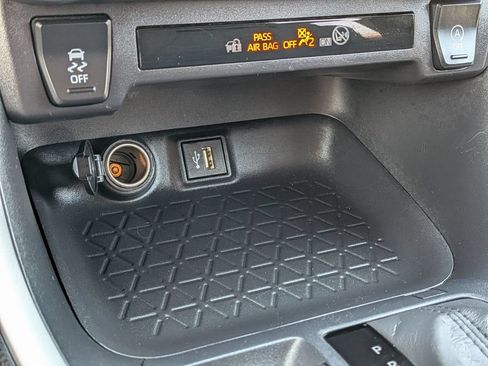 Used 2025 Toyota RAV4 XLE AWD/4WD image 24