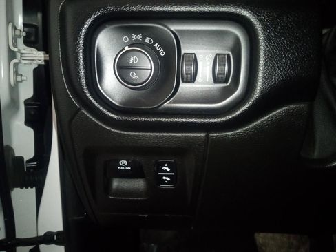 Used 2019 RAM 1500 Big Horn AWD/4WD image 17