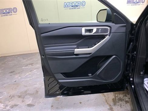 Certified 2021 Ford Explorer XLT w/ Equipment Group 202A image 29
