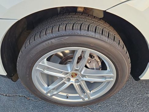 Used 2021 Porsche Macan image 10