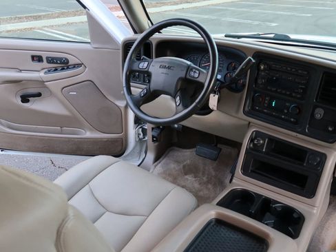 Used 2004 GMC Yukon XL SLT w/ Preferred Equipment Group image 26