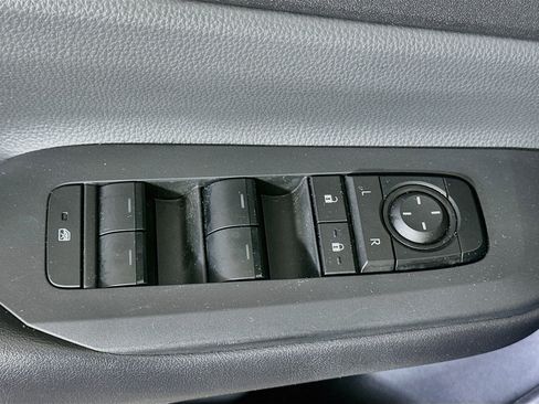 Used 2024 Toyota Prius LE FWD image 15