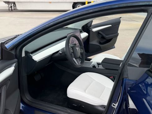 Used 2023 Tesla Model 3 Standard Range RWD image 17