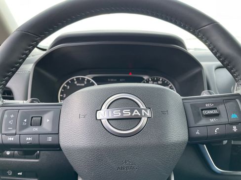 Used 2025 Nissan Rogue SV image 30