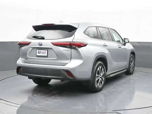 Used 2023 Toyota Highlander XLE FWD image 15