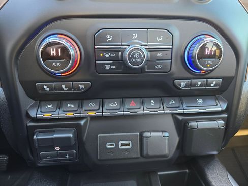 Used 2020 Chevrolet Silverado 1500 High Country w/ Technology Package AWD/4WD image 18