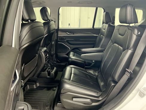 Used 2022 Jeep Grand Cherokee L Limited image 23