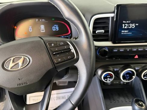Certified 2023 Hyundai Venue Limited w/ Cargo Package FWD image 21