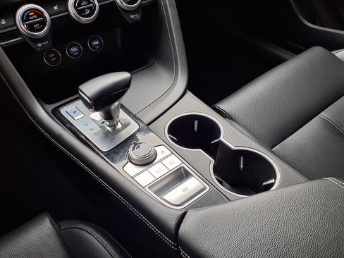 Used 2023 Genesis G70 2.0T image 16