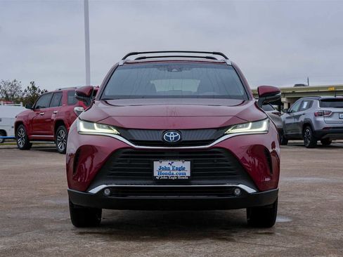 Used 2024 Toyota Venza XLE image 6