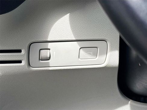 Used 2020 Volvo XC40 T5 Momentum w/ Protection Package Premier image 10