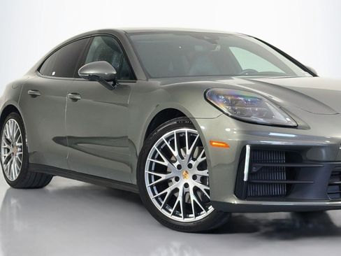 Used 2025 Porsche Panamera image 14