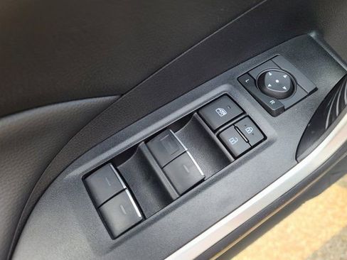 Used 2023 Toyota RAV4 SE image 8