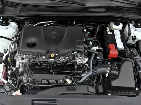 Used 2024 Toyota Camry SE image 41