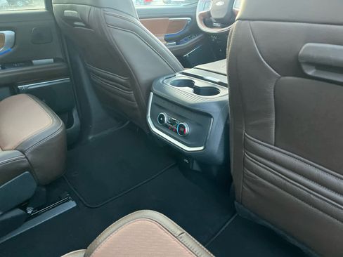 Used 2025 Ford Expedition King Ranch image 22