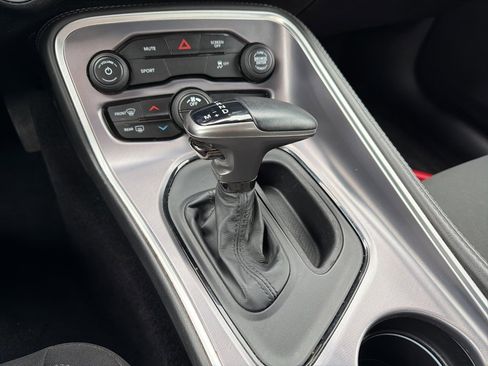Used 2019 Dodge Challenger SXT image 39