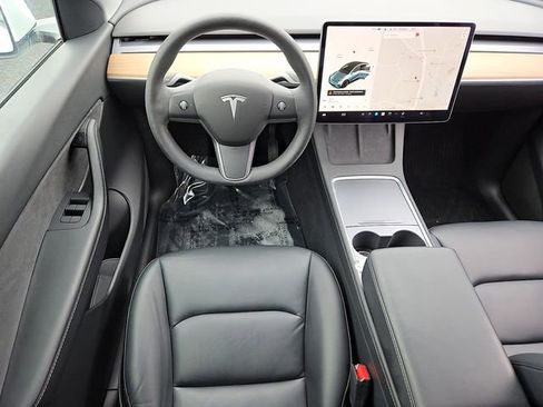 Used 2021 Tesla Model Y Long Range image 11