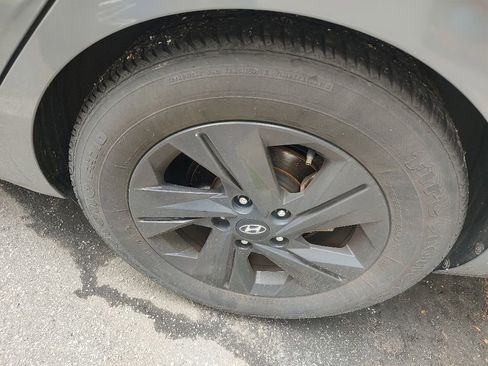 Used 2021 Hyundai Elantra SEL FWD image 7