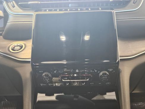 Used 2024 Jeep Grand Cherokee L Limited w/ Black Appearance Package image 17