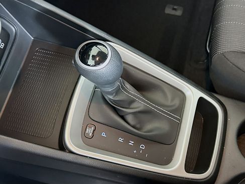 Used 2025 Hyundai Venue SE FWD image 20