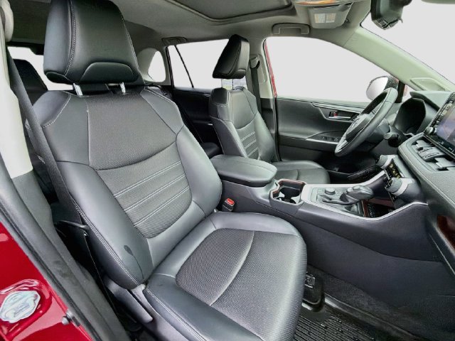 Used 2020 Toyota RAV4 Limited AWD/4WD image 26