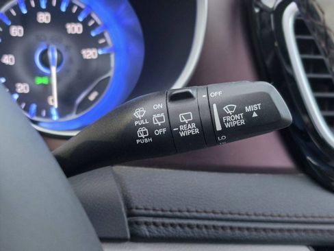 Used 2017 Chrysler Pacifica Limited w/ UConnect Theater Package FWD image 25