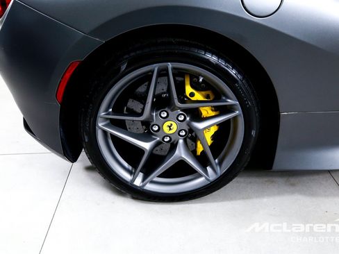 Used 2022 Ferrari F8 Tributo RWD image 26