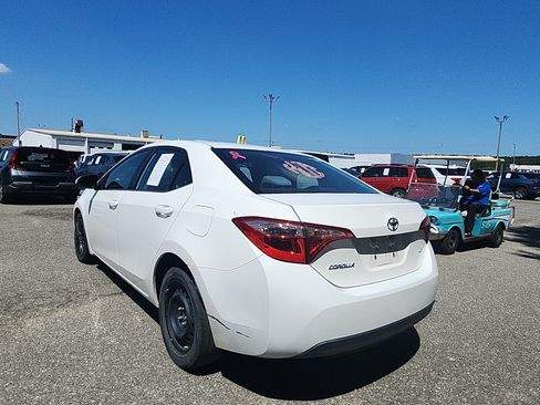 Used 2019 Toyota Corolla LE FWD image 3