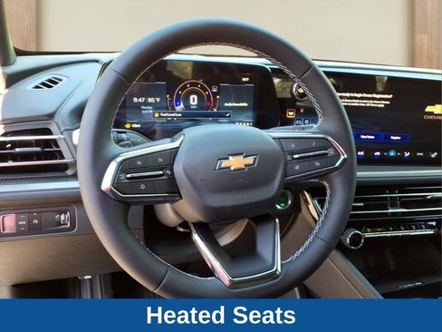 New 2026 Chevrolet Traverse LT w/ Driver Confidence Package FWD image 3