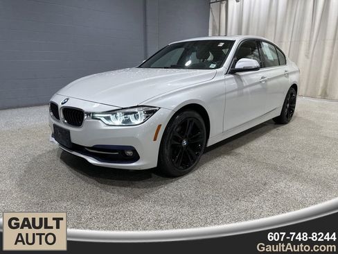 Used 2018 BMW 330i xDrive Sedan w/ Premium Package image 4
