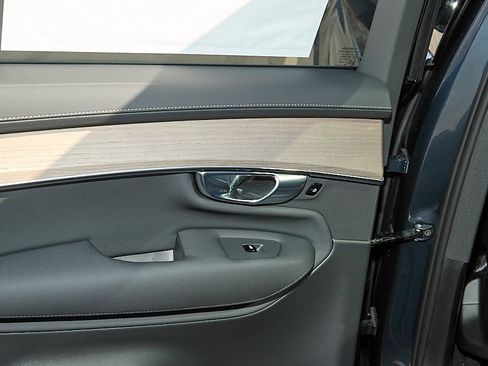 New 2026 Volvo XC90 B5 Plus w/ Protection Package image 19